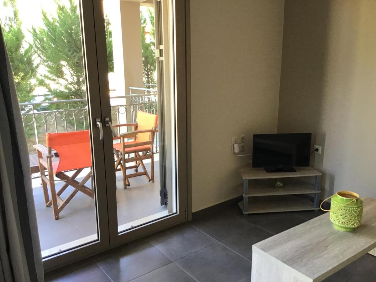 D'Angelos Apartments Karavomylos Bagian luar foto