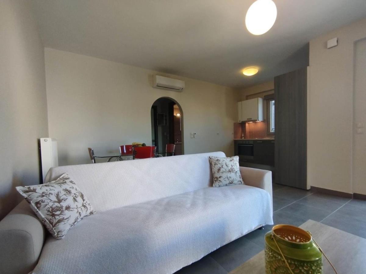 D'Angelos Apartments Karavomylos Bagian luar foto