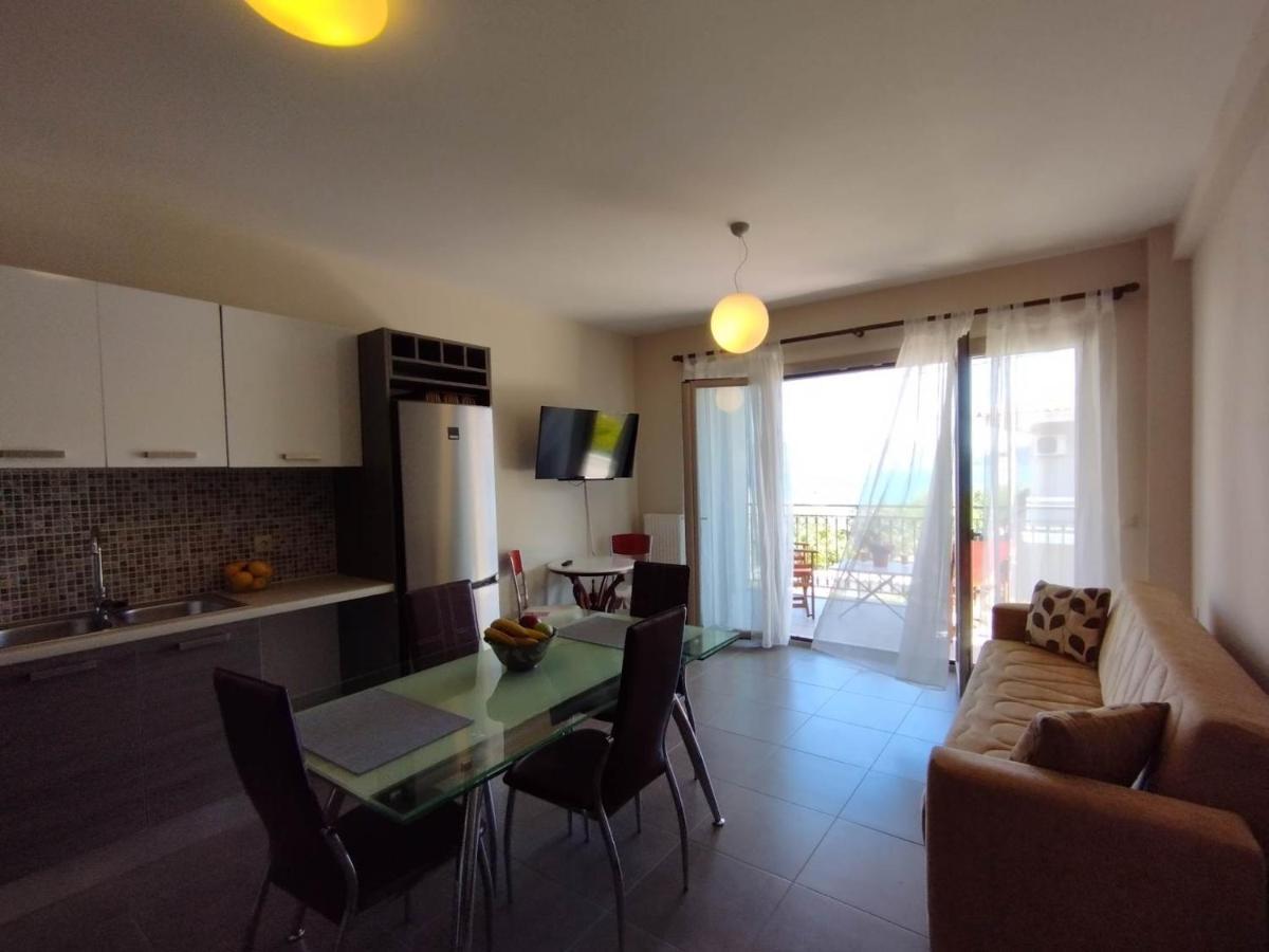 D'Angelos Apartments Karavomylos Bagian luar foto