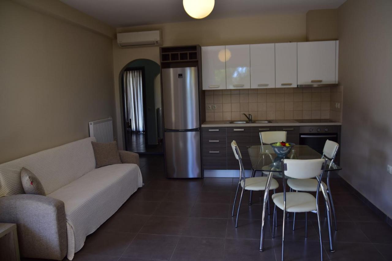 D'Angelos Apartments Karavomylos Bagian luar foto
