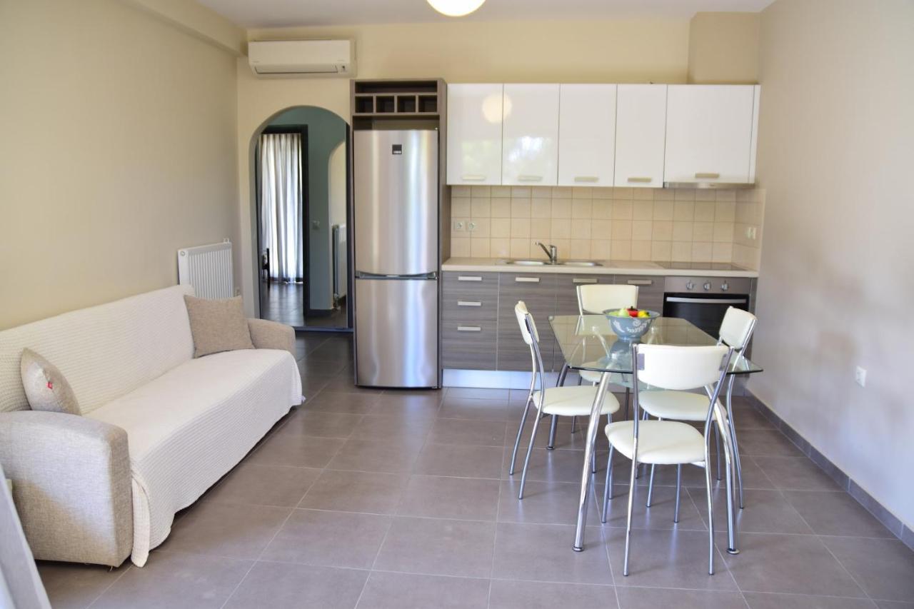 D'Angelos Apartments Karavomylos Bagian luar foto